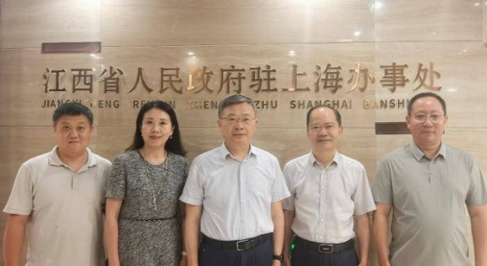 学校积极推动两院在上海广集智拓资源，聚焦推进AI＋金融建设